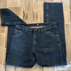 Wrangler 47 MWZ Men's Blue Jeans. Size 36x38